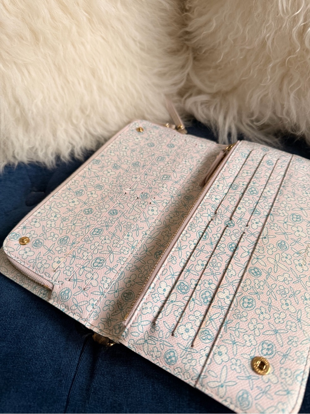 OUIS VUITTON
Monogram Canvas Fleuri Insolite Wallet - Picture 3 of 9